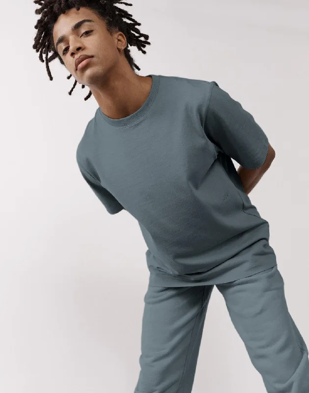 Men's wrinkle-resistant t-shirt-The Oversized Tee in Slate Grey