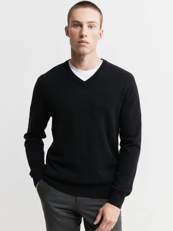 Men's bamboo sweater-Mens Essential Cashmere V Sweater - Black